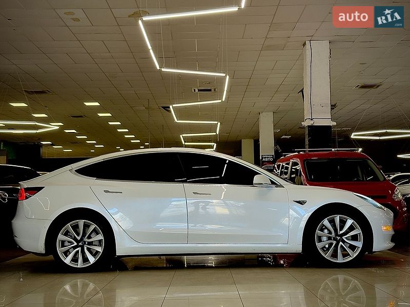 Седан Tesla Model 3 2019 в Николаеве