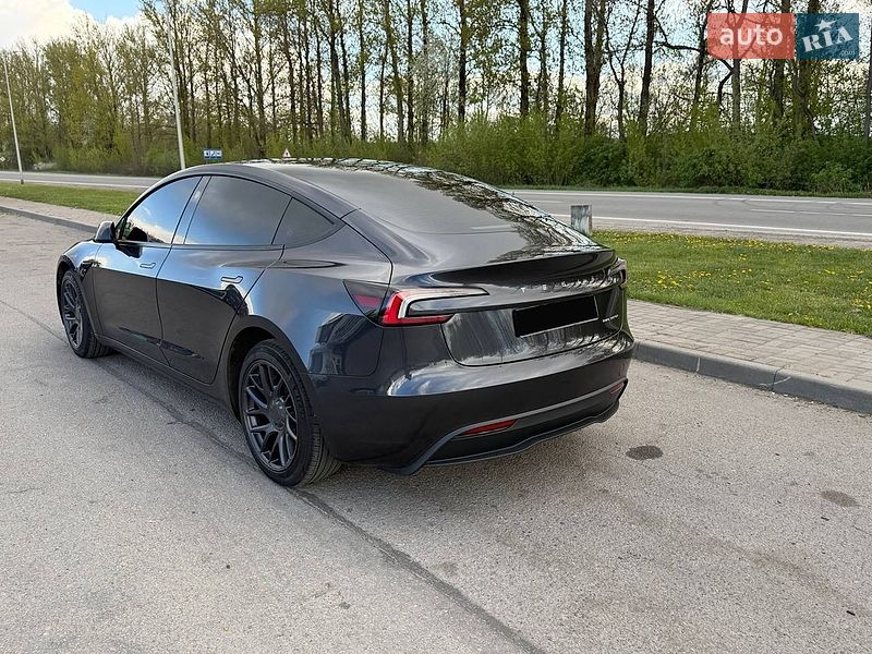 Седан Tesla Model 3 2024 в Ивано-Франковске