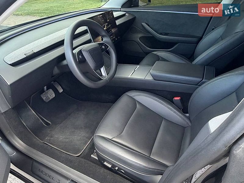 Седан Tesla Model 3 2024 в Ивано-Франковске