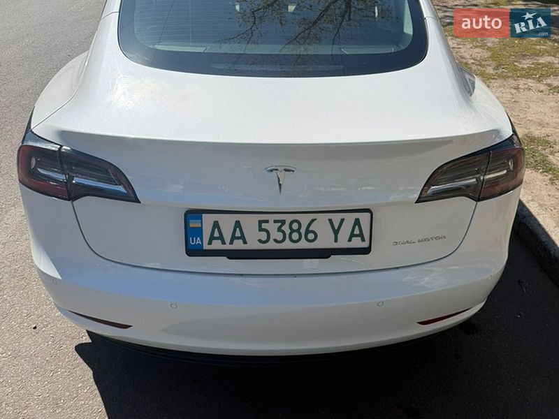 Седан Tesla Model 3 2022 в Киеве