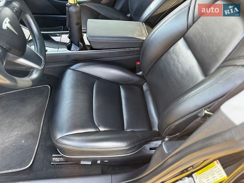Седан Tesla Model 3 2018 в Киеве