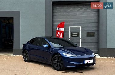 Седан Tesla Model 3 2025 в Киеве