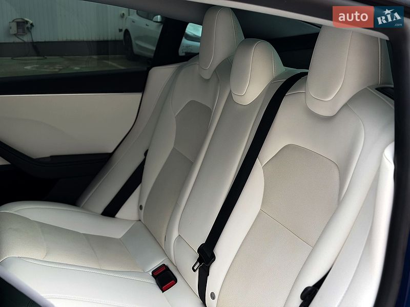 Седан Tesla Model 3 2025 в Києві
