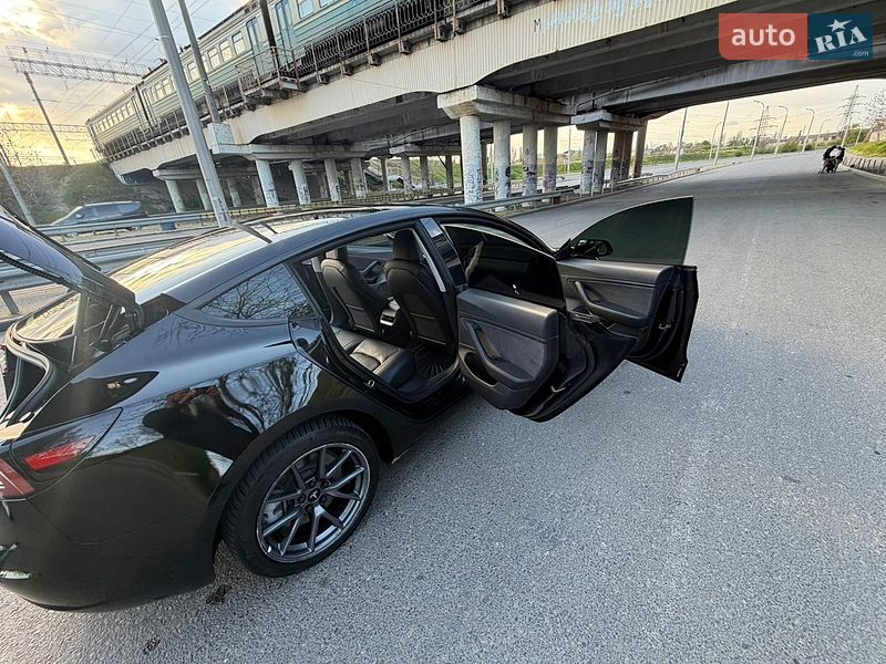 Седан Tesla Model 3 2020 в Одессе