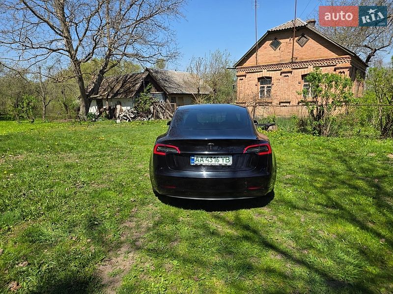 Седан Tesla Model 3 2018 в Бердичеве