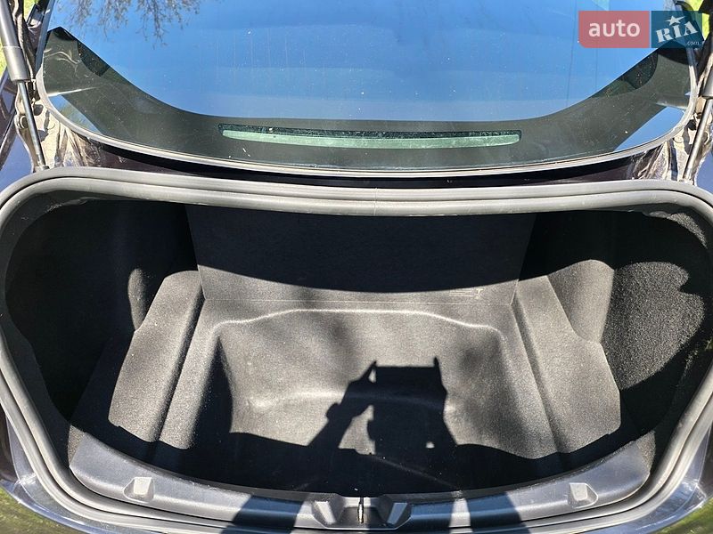 Седан Tesla Model 3 2018 в Бердичеве