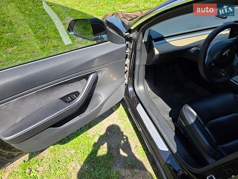 Седан Tesla Model 3 2018 в Бердичеве