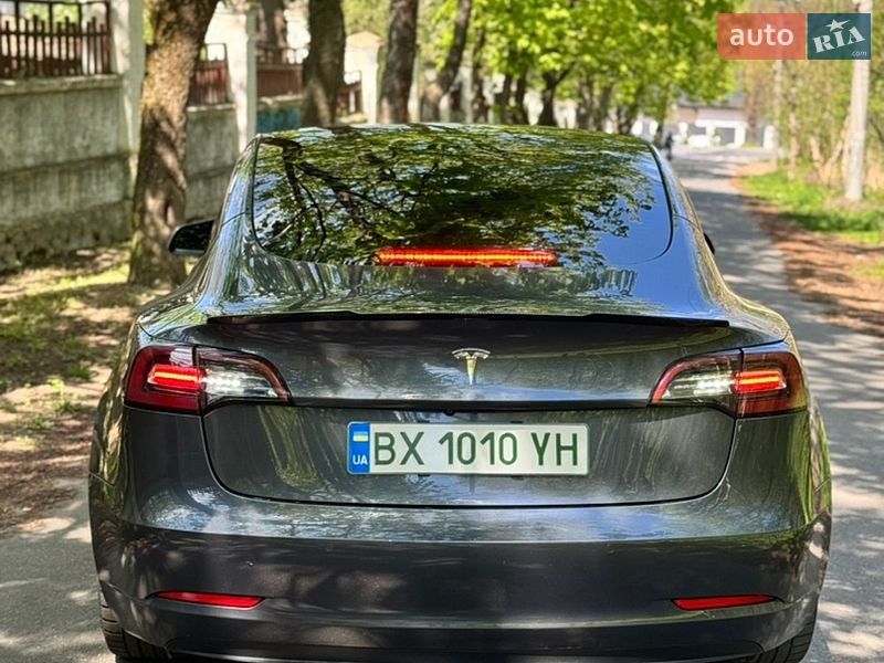 Седан Tesla Model 3 2021 в Виннице