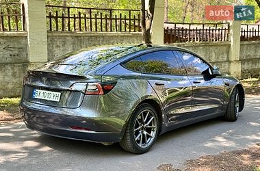 Седан Tesla Model 3 2021 в Виннице