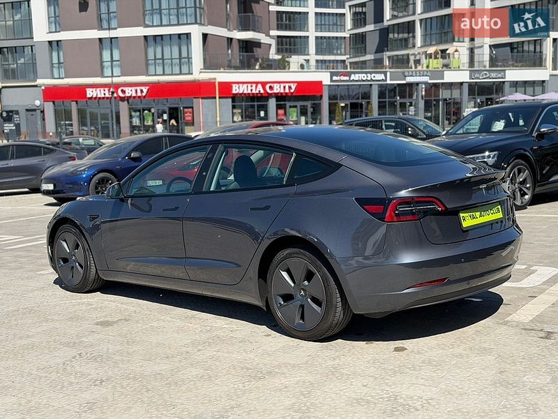 Седан Tesla Model 3 2023 в Львове