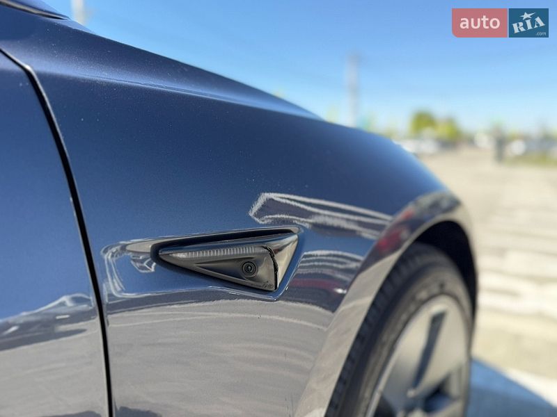 Седан Tesla Model 3 2023 в Львове