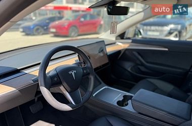 Седан Tesla Model 3 2023 в Львове