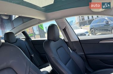 Седан Tesla Model 3 2023 в Львове