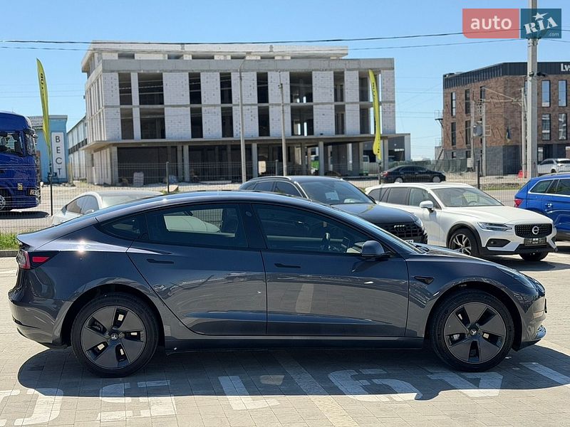 Седан Tesla Model 3 2023 в Львове
