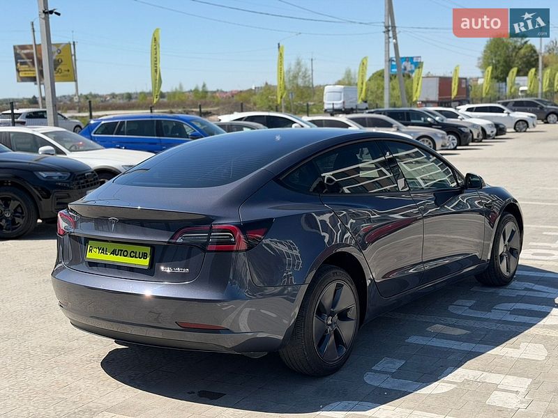 Седан Tesla Model 3 2023 в Львове