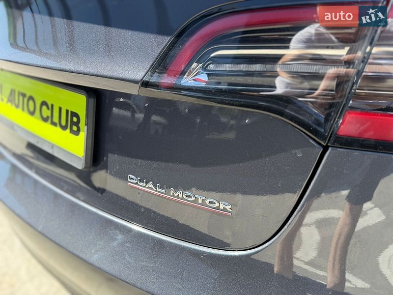 Седан Tesla Model 3 2023 в Львове