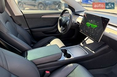 Седан Tesla Model 3 2023 в Львове