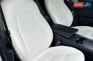 Седан Tesla Model 3 2021 в Чернигове