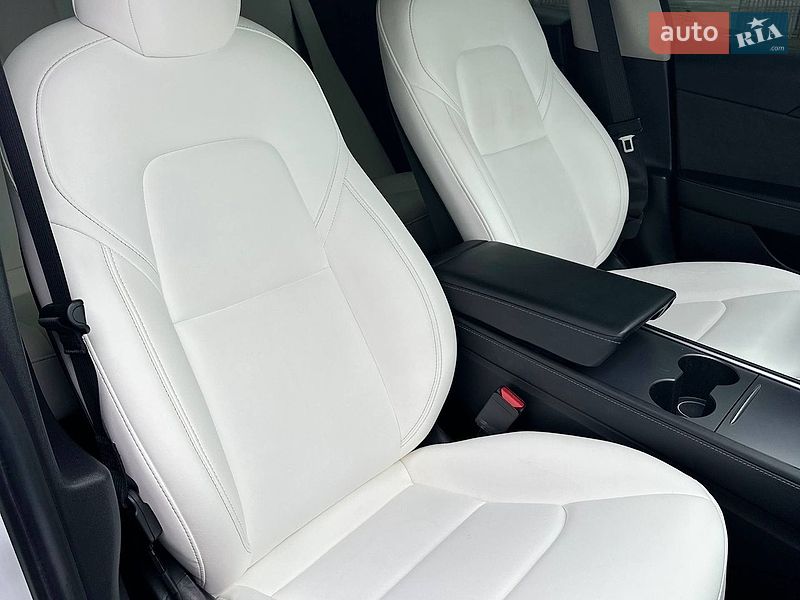 Седан Tesla Model 3 2021 в Чернигове