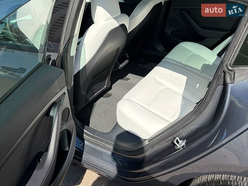 Седан Tesla Model 3 2023 в Одесі
