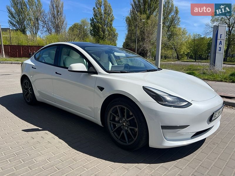 Седан Tesla Model 3 2023 в Днепре