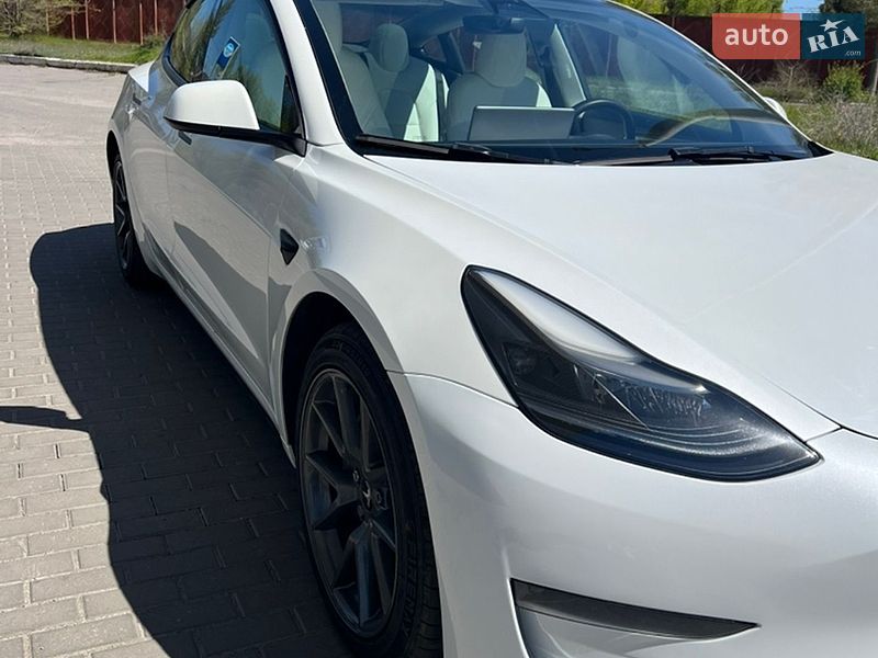 Седан Tesla Model 3 2023 в Днепре
