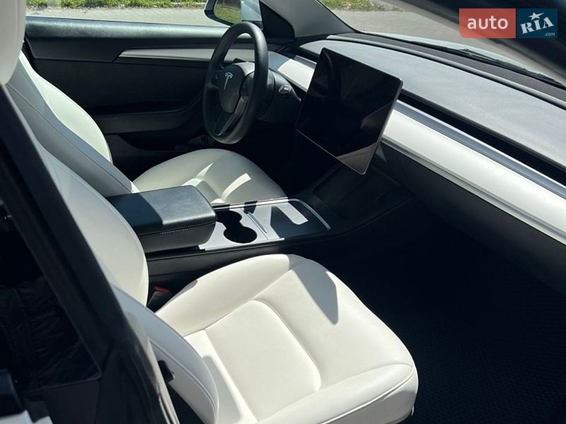 Седан Tesla Model 3 2023 в Днепре