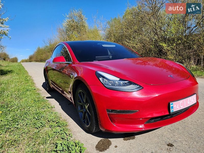 Седан Tesla Model 3 2018 в Тернополі