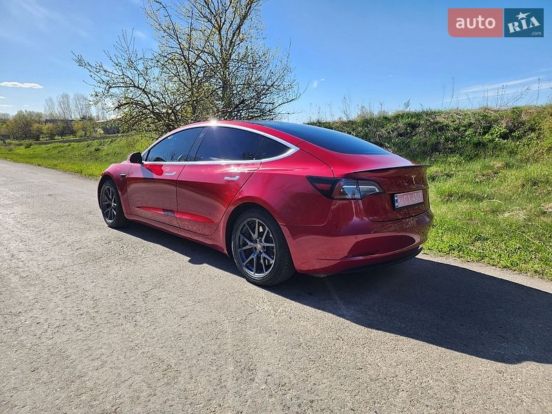 Седан Tesla Model 3 2018 в Тернополі