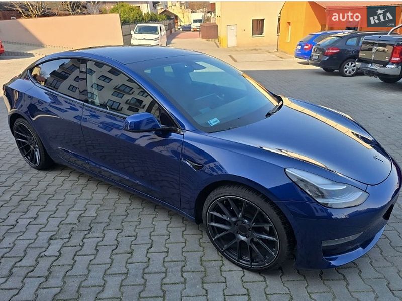 Седан Tesla Model 3 2019 в Львові