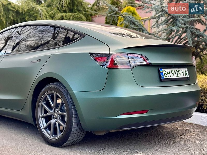 Седан Tesla Model 3 2023 в Одессе