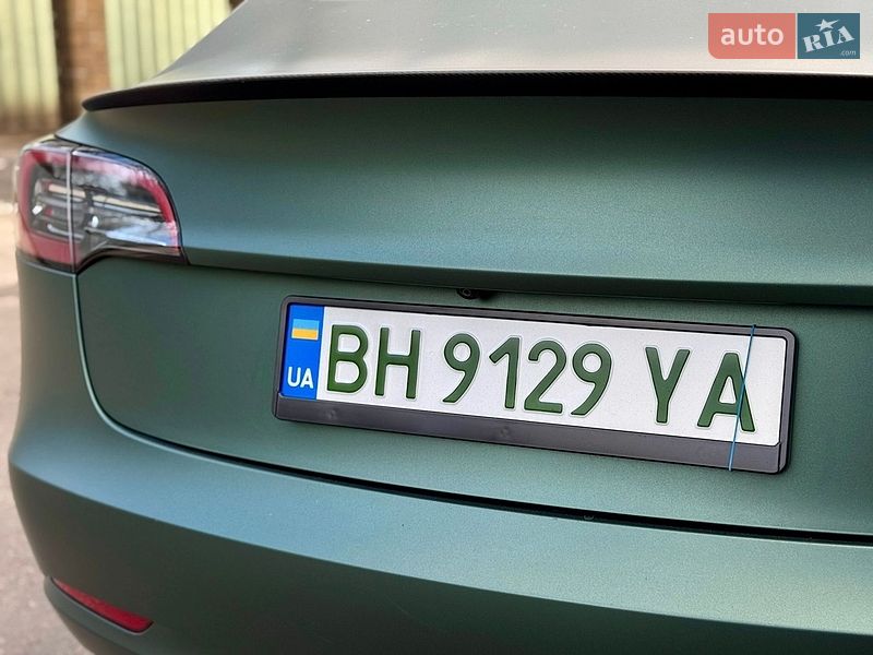 Седан Tesla Model 3 2023 в Одессе