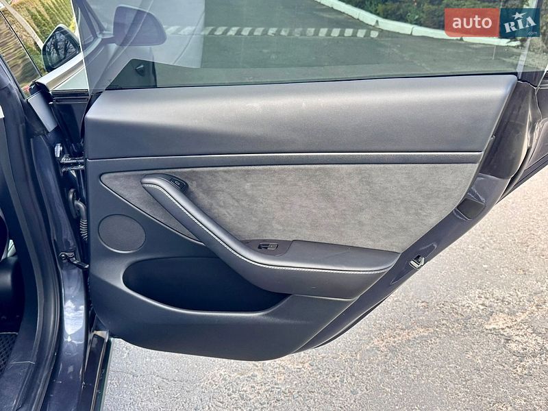 Седан Tesla Model 3 2023 в Одессе