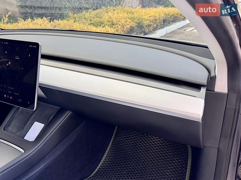 Седан Tesla Model 3 2023 в Одессе