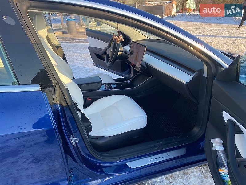 Седан Tesla Model 3 2019 в Житомире