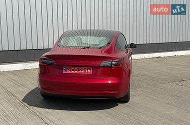 Седан Tesla Model 3 2023 в Чернівцях