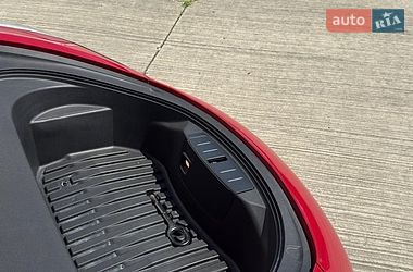 Седан Tesla Model 3 2023 в Чернівцях