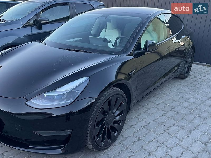 Tesla Model 3 2022