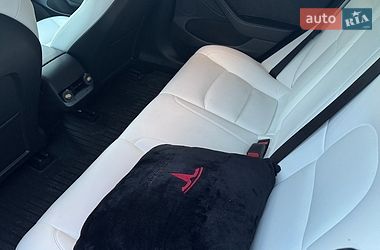Седан Tesla Model 3 2022 в Львове