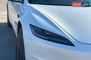 Седан Tesla Model 3 2024 в Львове