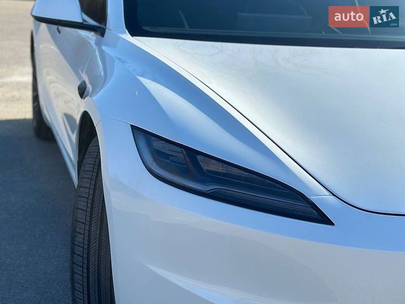 Седан Tesla Model 3 2024 в Львове