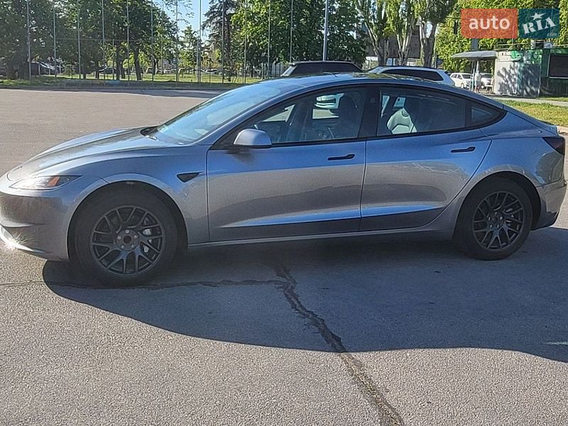 Седан Tesla Model 3 2025 в Запорожье