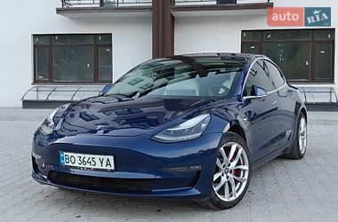 Седан Tesla Model 3 2020 в Кременці