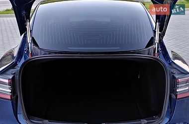 Седан Tesla Model 3 2020 в Кременце