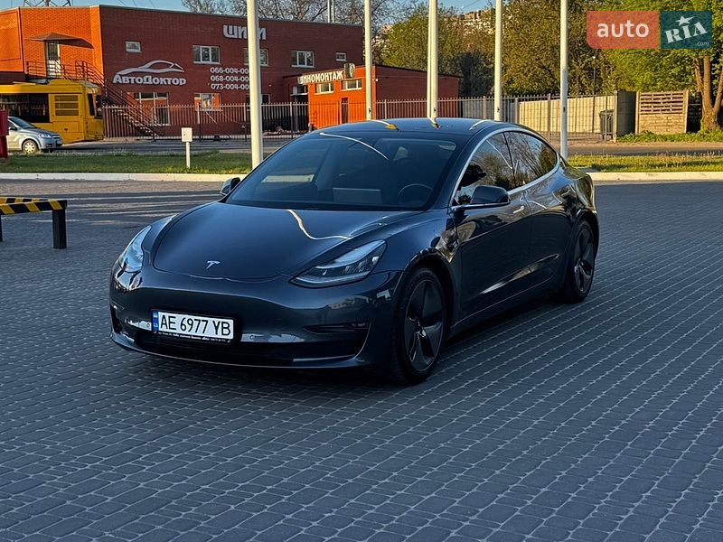 Tesla Model 3 2020