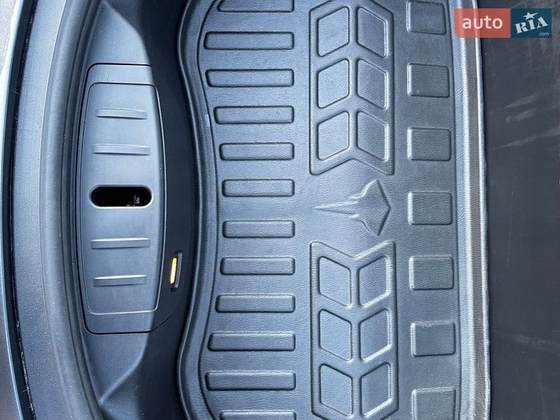 Седан Tesla Model 3 2020 в Днепре