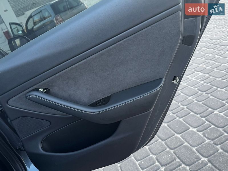 Седан Tesla Model 3 2020 в Днепре
