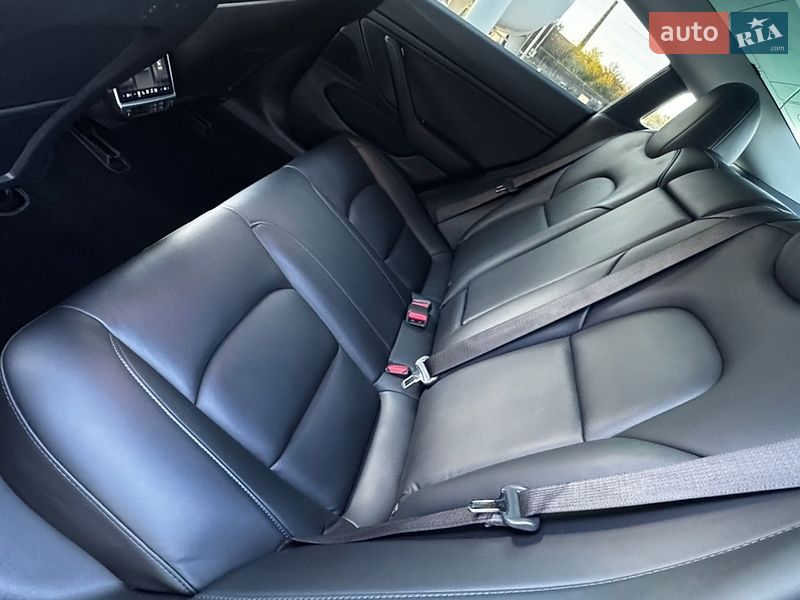 Седан Tesla Model 3 2020 в Днепре