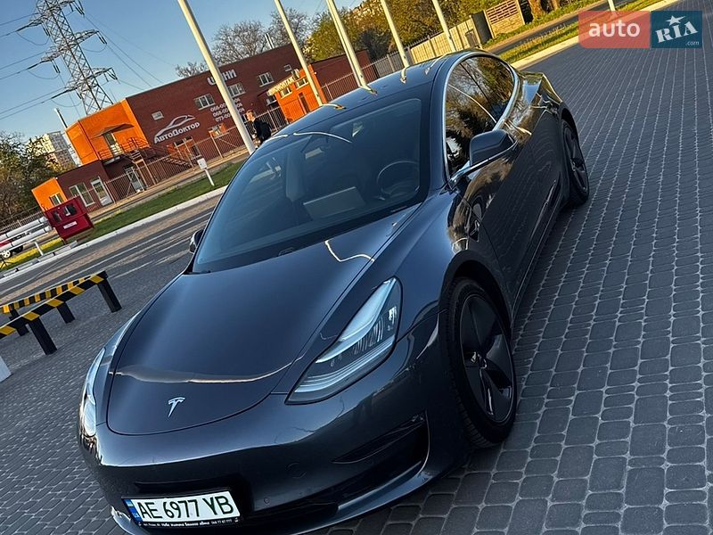 Седан Tesla Model 3 2020 в Днепре