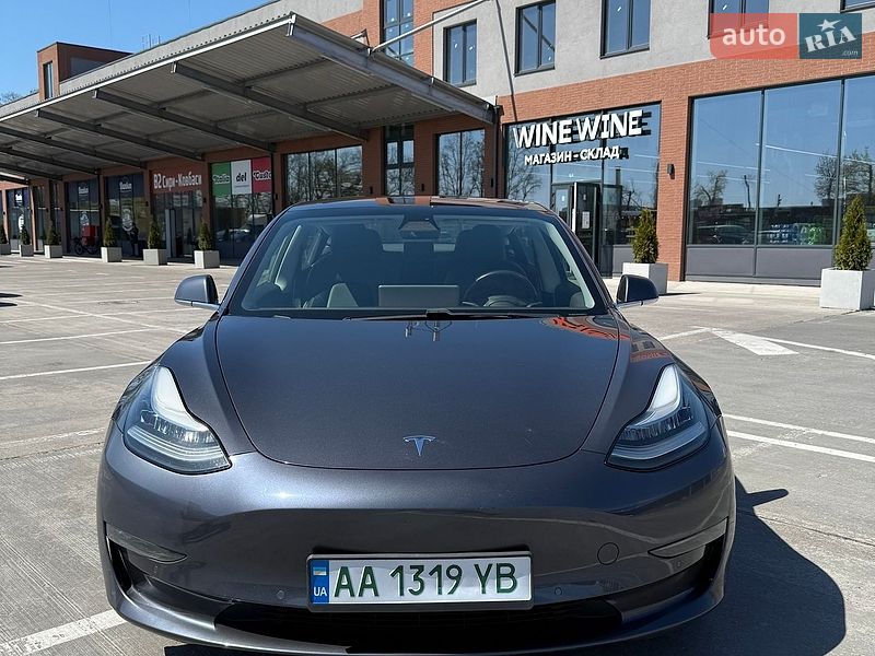 Седан Tesla Model 3 2018 в Киеве